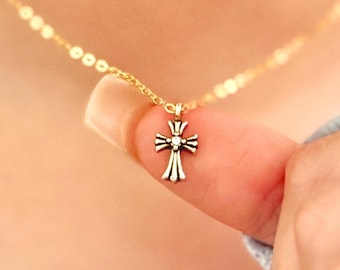 Gouden kruisketting Tiny Cross Charm sierlijke gouden sieraden cadeau voor bruiloft vriend christelijk cadeau voor haar bruidsmeisje minimalistische sieraden