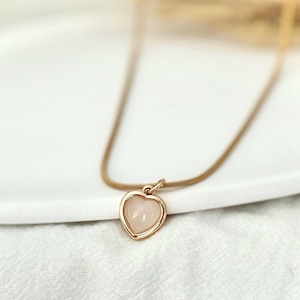 Dainty Gold Heart Necklace Mother of Pearl Jewelry Gold Necklace for Girlfriend Heart Charm Jewelry Set for Anniversary Gift for Girlfriend
