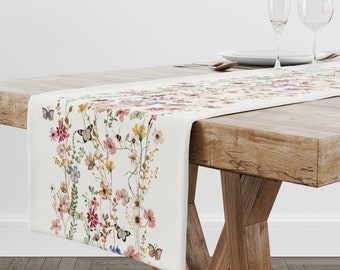 Runner da tavola con fiori selvatici ad acquerello: decorazioni botaniche primaverili