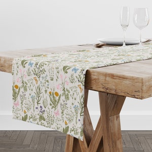 Green Wildflowers Table Runner, Spring Summer Botanical Herb Garden Table Runner, Spring Botanical Table Runner, Floral Table Runner