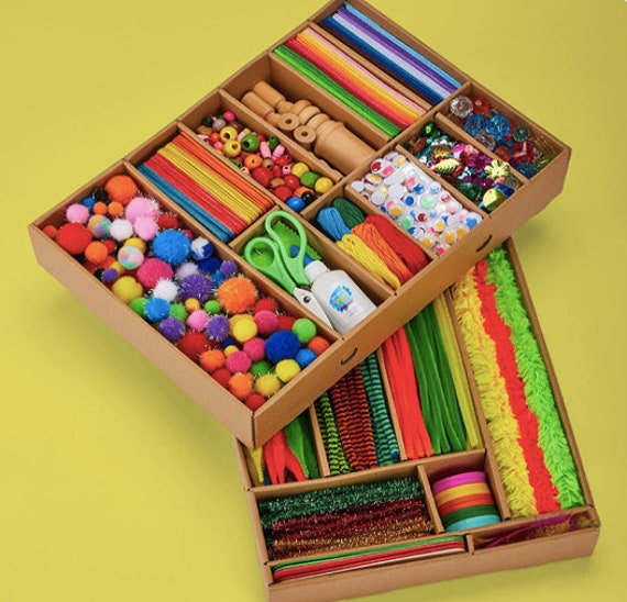 Biblioteca de kits de manualidades en una caja organizadora de plástico  para manualidades, suministros de arte y manualidades para niños de 4, 5,  6