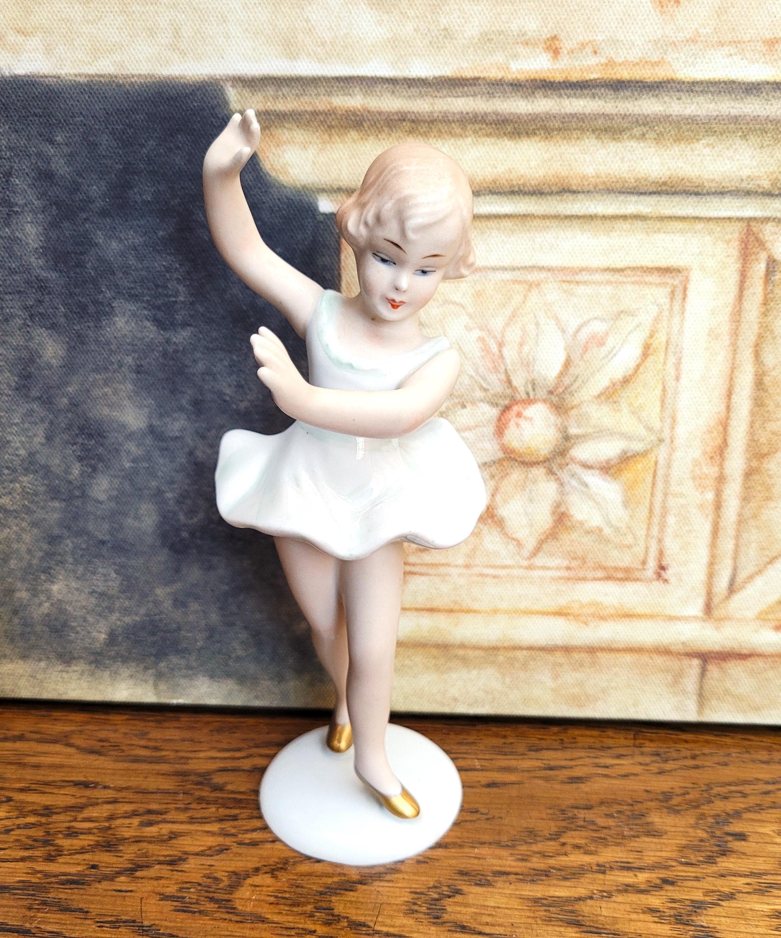 陶器製　バレリーナフィギュア 2025年最新】バレリーナ陶器フィギュアの人気アイテム - メルカリ