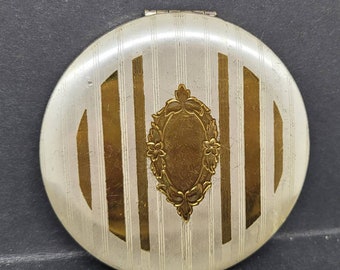 Vintage Zell Fifth Avenue USA Powder Compact Silver & Gold Foliated Cartouche