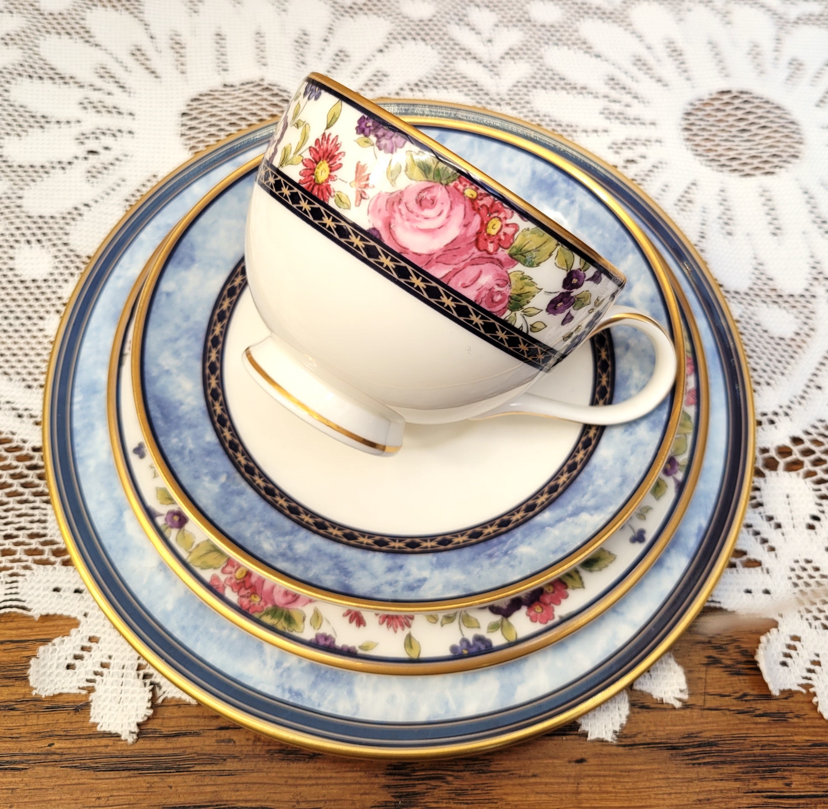 Royal Doulton Centennial Rose 4pc Set, Contrasting Tea Cup