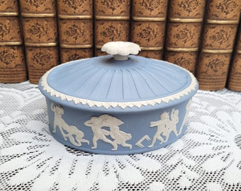 Wedgwood Blue Jasperware Blind Mans Bluff grote doos, tafel Snuisterijdoosje, Putti spelen