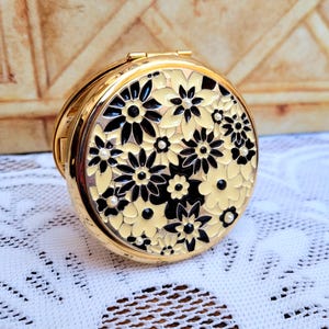 Stratton Powder Compact Enamel Cream & Black Daisy Flowers, Faux Pearls, Crystals. Unused