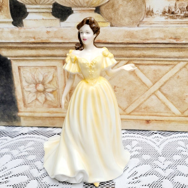 Royal Doulton Figurine CAROLINE HN4395, Robe jaune Cheveux châtains 2001