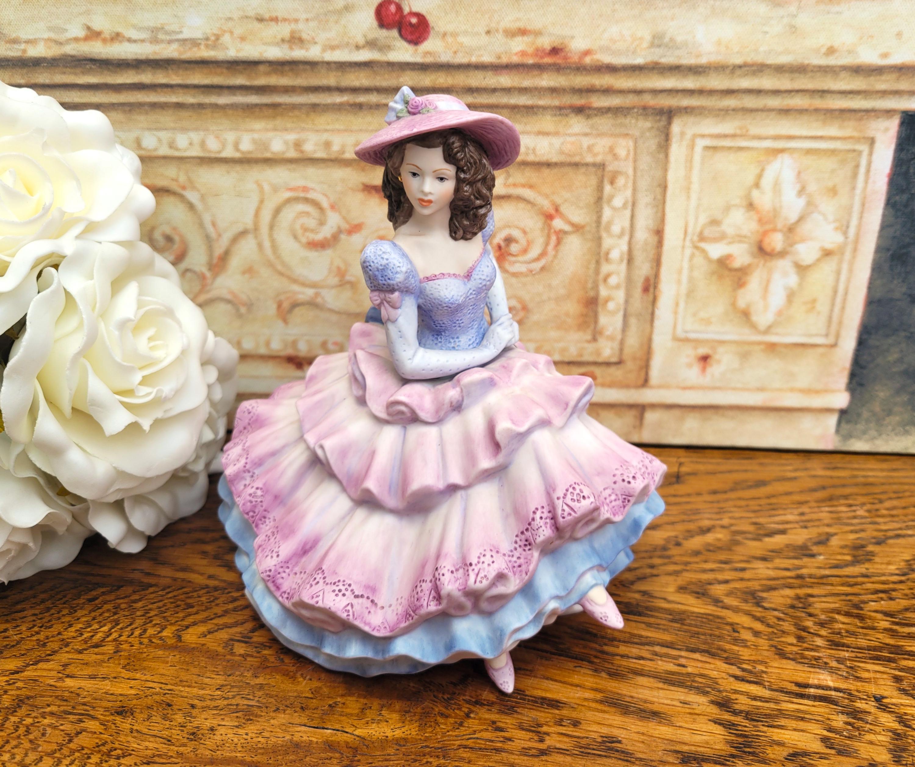 【COALPORT】The Age of Elegance 置物 Lot - COALPORT FIGURE, ON THE BALCONY AGE OF ELEGANCE WITH