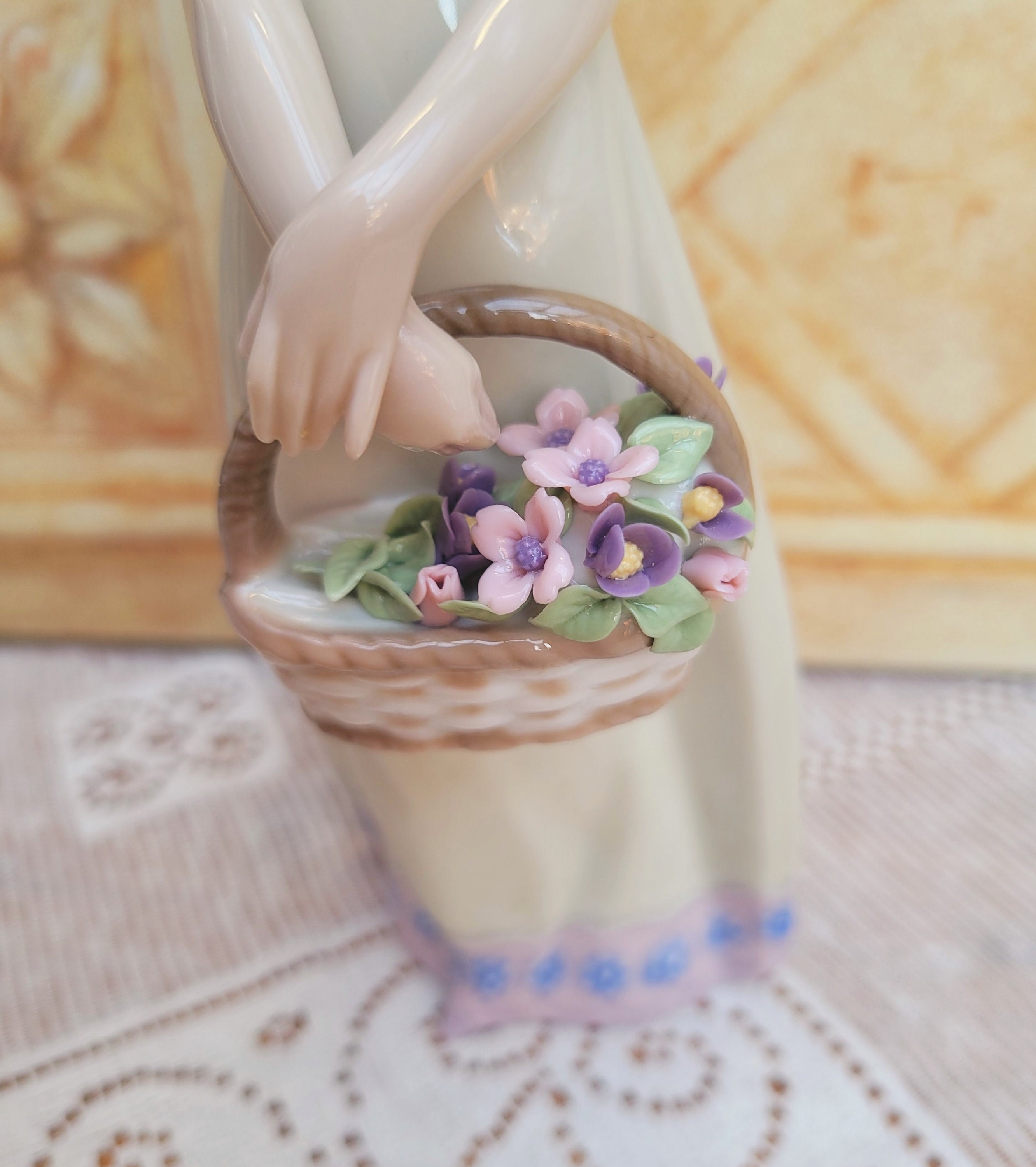 Flat Basket of Flowers Lladro - 01001575 - Functional Lladro Figurines &  Collectibles