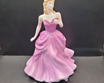 Royal Doulton Figurine &quot;Victoria&quot; HN4623, Pretty Ladies Figure of the year