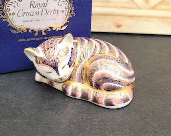 Obciążnik papierowy Royal Crown Derby Sleeping Kitten, złoty korek w pudełku, Derby Imari
