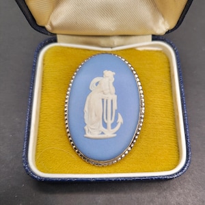 Vintage Wedgwood Blue Jasperware Cameo Brooch &quot;Hope&quot; Sterling Silver. Original Box