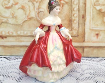 ロイヤルドルトン 1957年 サザンベル HN 2229 フィギュア ボーン