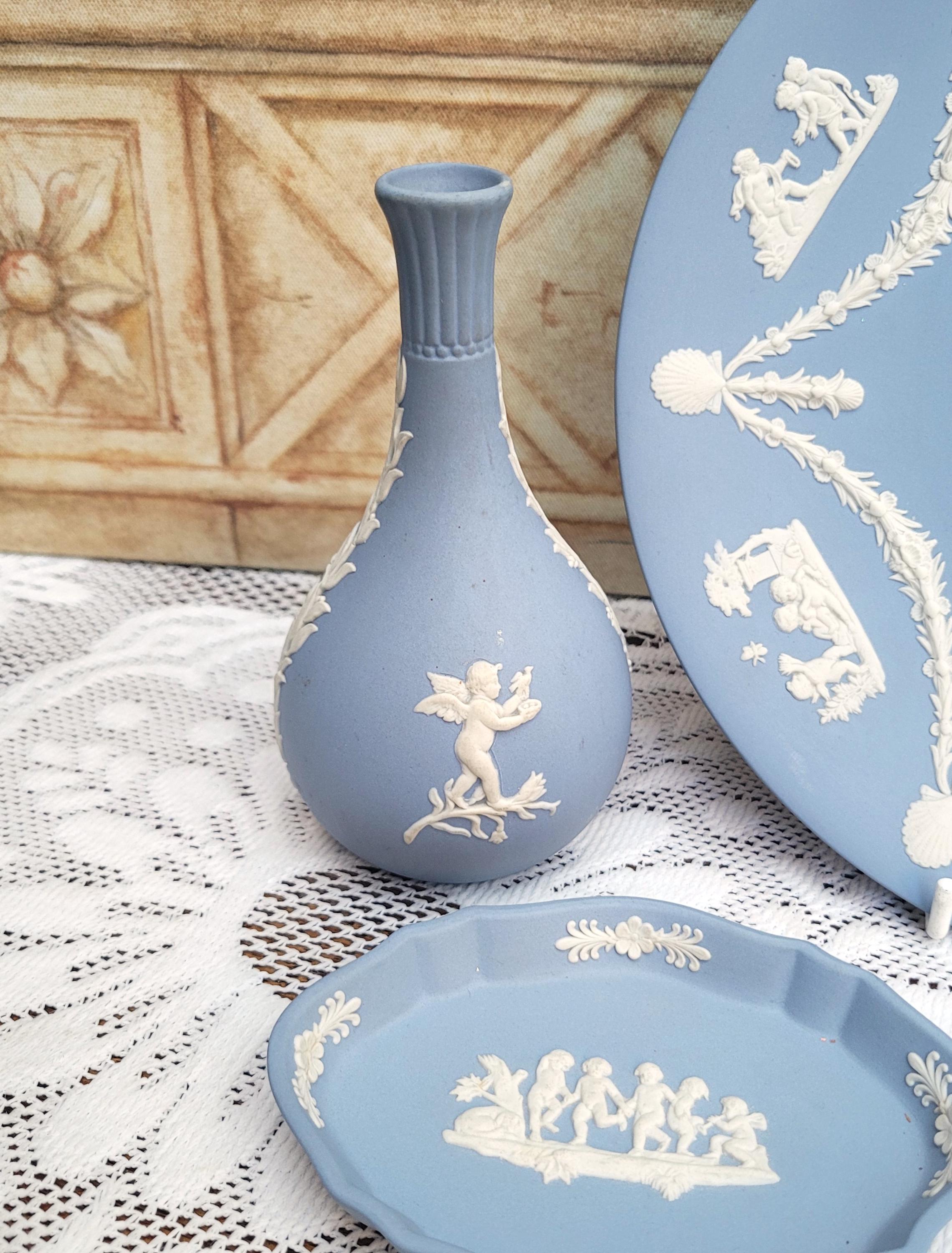 ウェッジウッド 青い陶器の装飾容器と花瓶セット ウェッジウッド クレメンタイン ブルー 花柄 花瓶 フラワーベース 脚 置物
