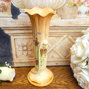 Royal Worcester Blush Ivory Slender Petal Vase 1015, Hand painted Flowers 1905 Made in England
