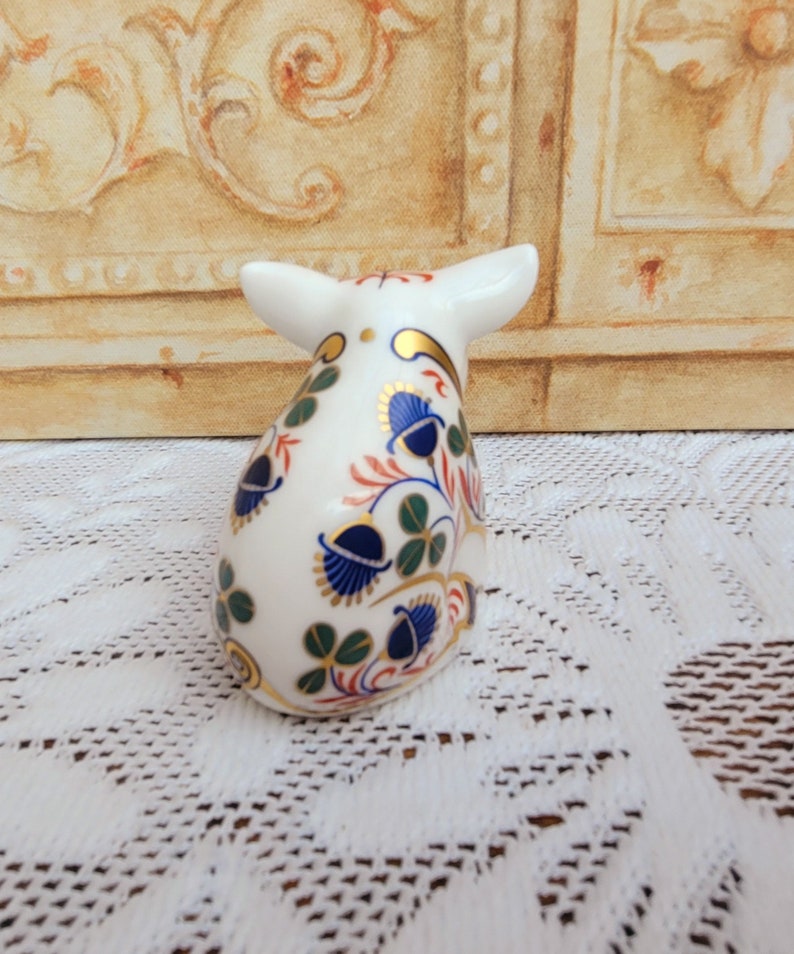 Royal Crown Derby Sitting Piglet Paperweight Figurine, Gold Stopper image 4