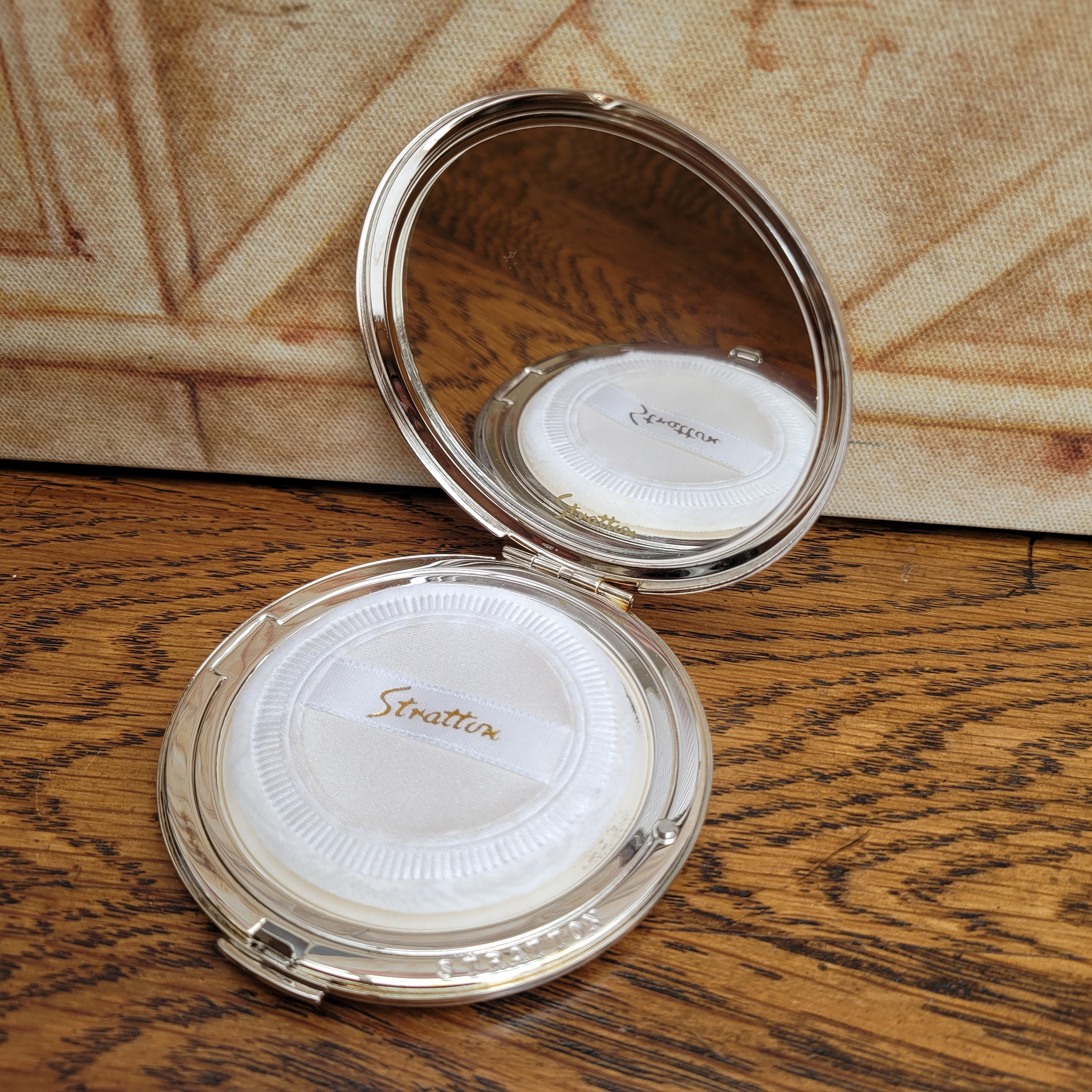 Stratton Square Solid Powder Compact Unused Stratton Powder Compact Silvertone Silver Trailing Leaves ...