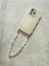 Wavy case and phone jewel - iPhone - phone case and jewel - pearly pearls - white - emily in paris - mindy phone