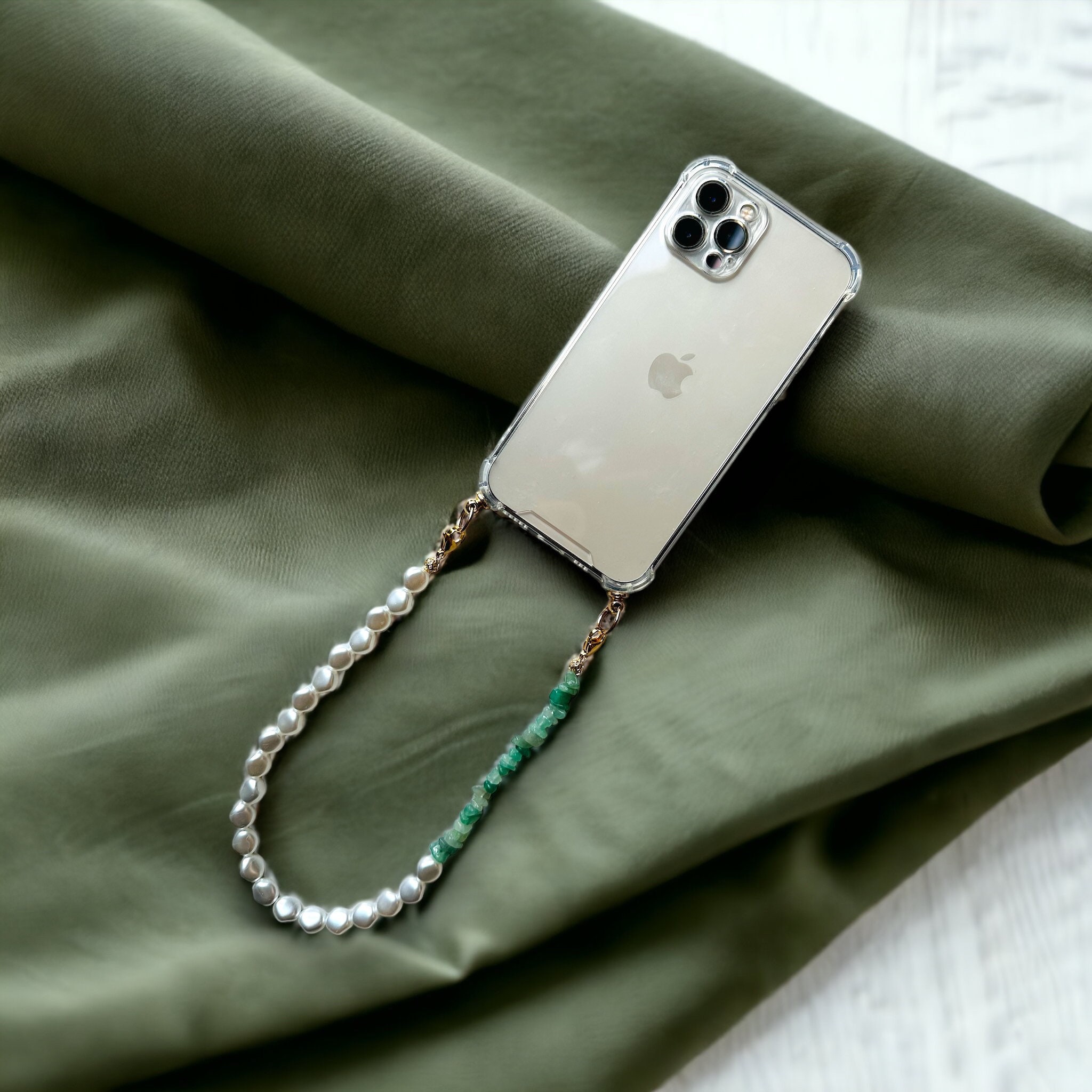 EMILY IN PARIS phone jewel - iPhone - case and its phone jewel - pearl beads - white - emily in paris - mindy phone