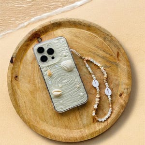 Telefoonhoesje - bleke kleuren - hoesje en telefoonjuweel - hartpatroon - iPhone - telefoonhoesje - telefoonriem