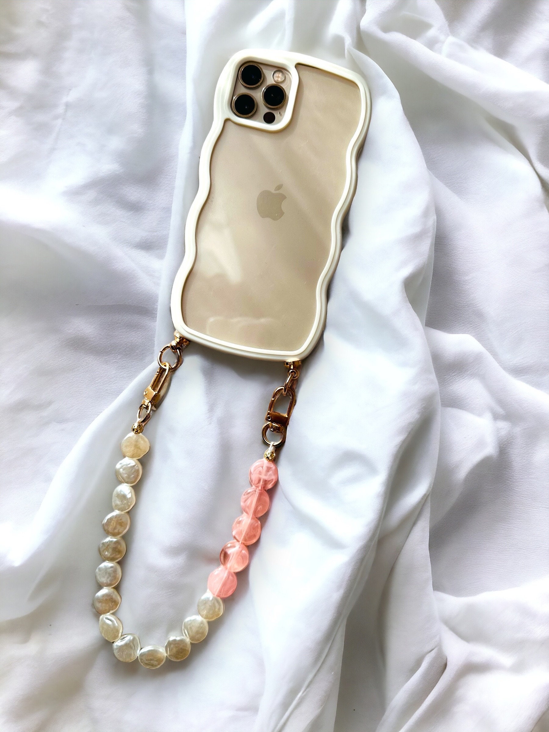 Wavy case and phone jewel - iPhone - case and its phone jewel - pearl beads - white - emily in paris - mindy phone