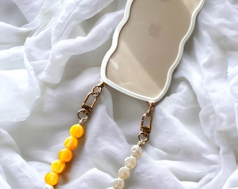 Wavy case and phone jewel - iPhone - phone case and jewel - pearly pearls - white - emily in paris - mindy phone