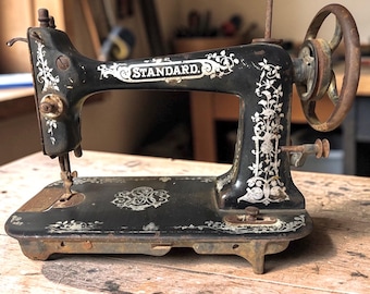 Antique Standard Sewing Machine Head – Cast Iron Industrial Decor, Farmhouse Display