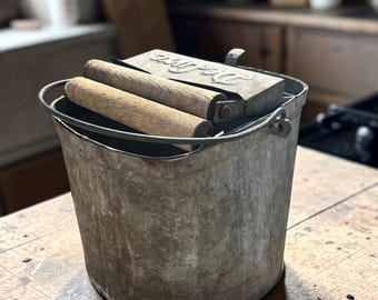 Vintage Dolly Galvanized Mop Bucket with Wringer – Industrial Farmhouse Cleaning Tool – Rustic Utility Decor