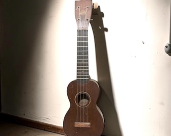 Vintage Gretsch Ukulele – 1930s–1950s American Folk Instrument, Music Decor