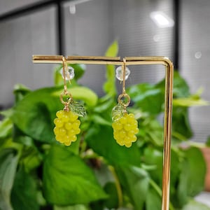 Boucles d&#39;oreilles fruits verts, boucles d&#39;oreilles raisins, boucles d&#39;oreilles pour femmes, boucles d&#39;oreilles pendantes raisins en verre, boucles d&#39;oreilles aliments, cadeau pour elle