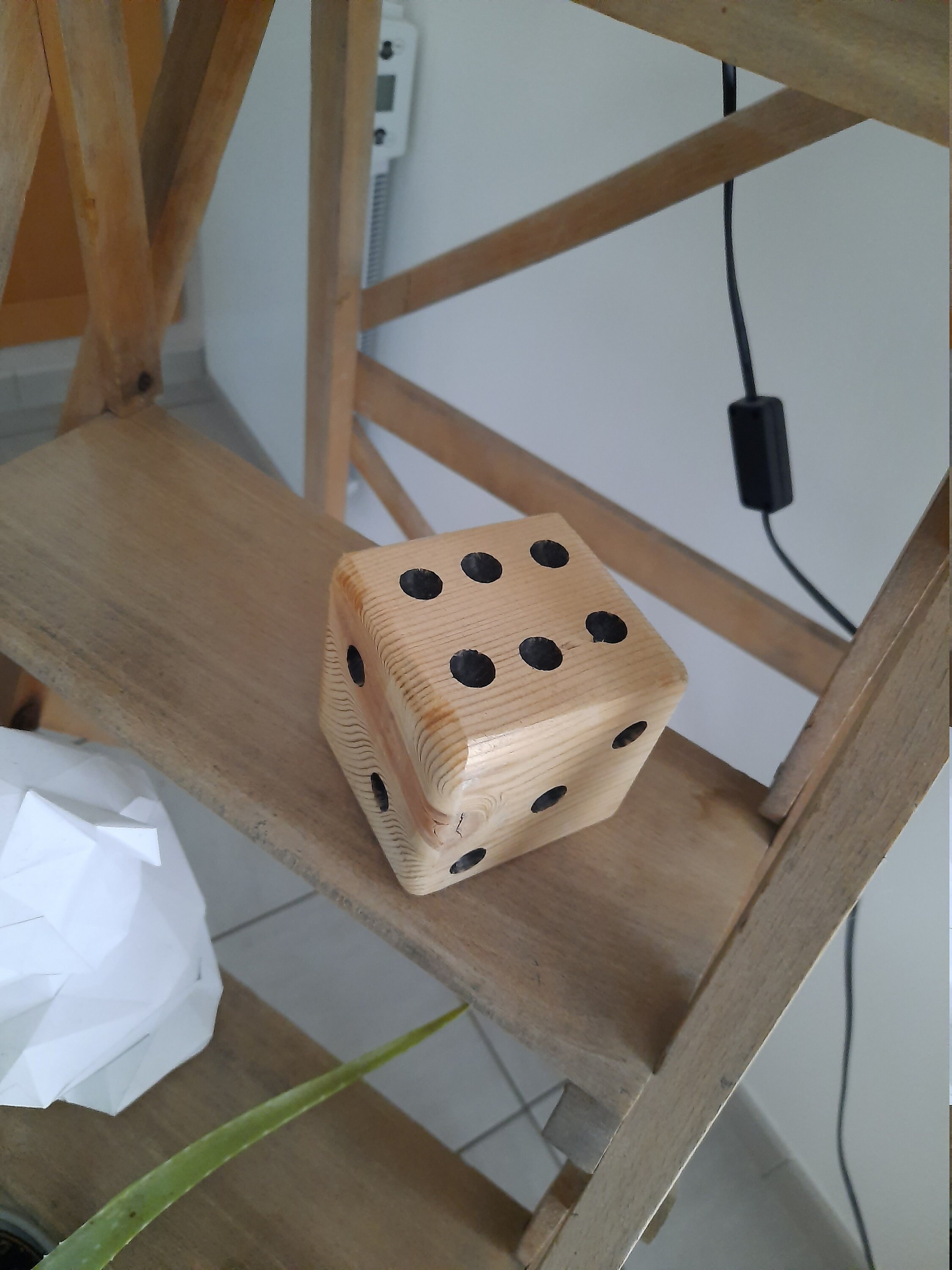 Dé Décoratif en Bois