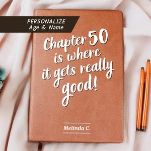 Regalo de 50 cumpleaños para mujer. Diario de cumpleaños personalizado para una amiga de 50 años. Regalo para mujer que cumple 50 años. Diario de cuero. Idea de regalo para el 50.º cumpleaños.