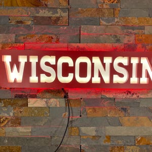 Benutzerdefinierte WISCONSIN Sports Logo LED-beleuchtetes Wandschild, Barschild, Mannhöhle