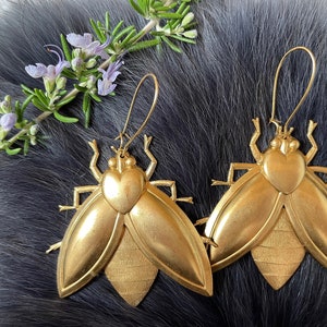 Giant Gold Brass Gestileerde Bij oorbellen, handgemaakt insect, vergulde nier oordraden