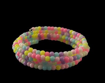 Perlen Memory Wire Armband, bunter Armreif, Sommer, Festival, Urlaub