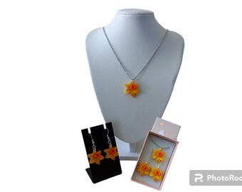 Narzisse Schmuck Geschenkset, Polymer Clay Narzisse Ohrringe und Halskette
