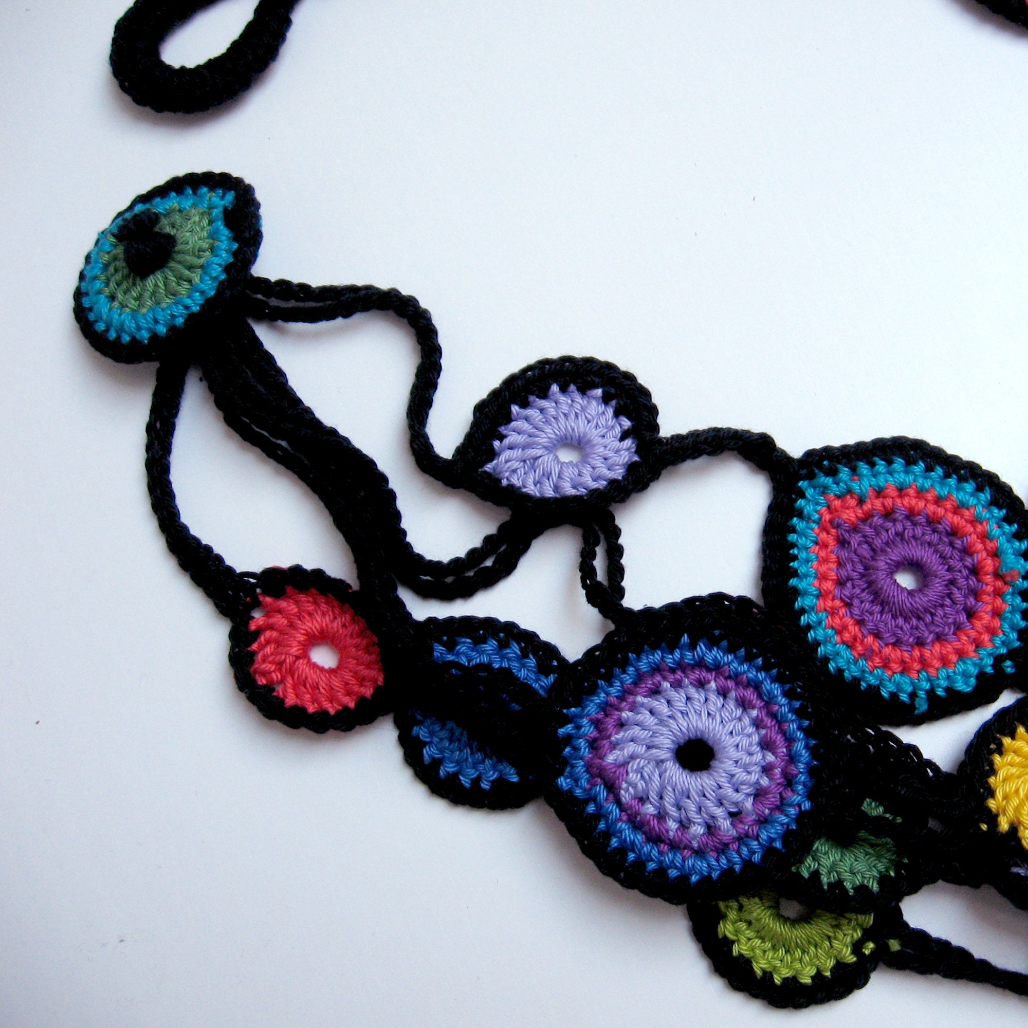 Crochet Disc Necklace Pattern: Easy Colorful Design (PDF Download) - Etsy