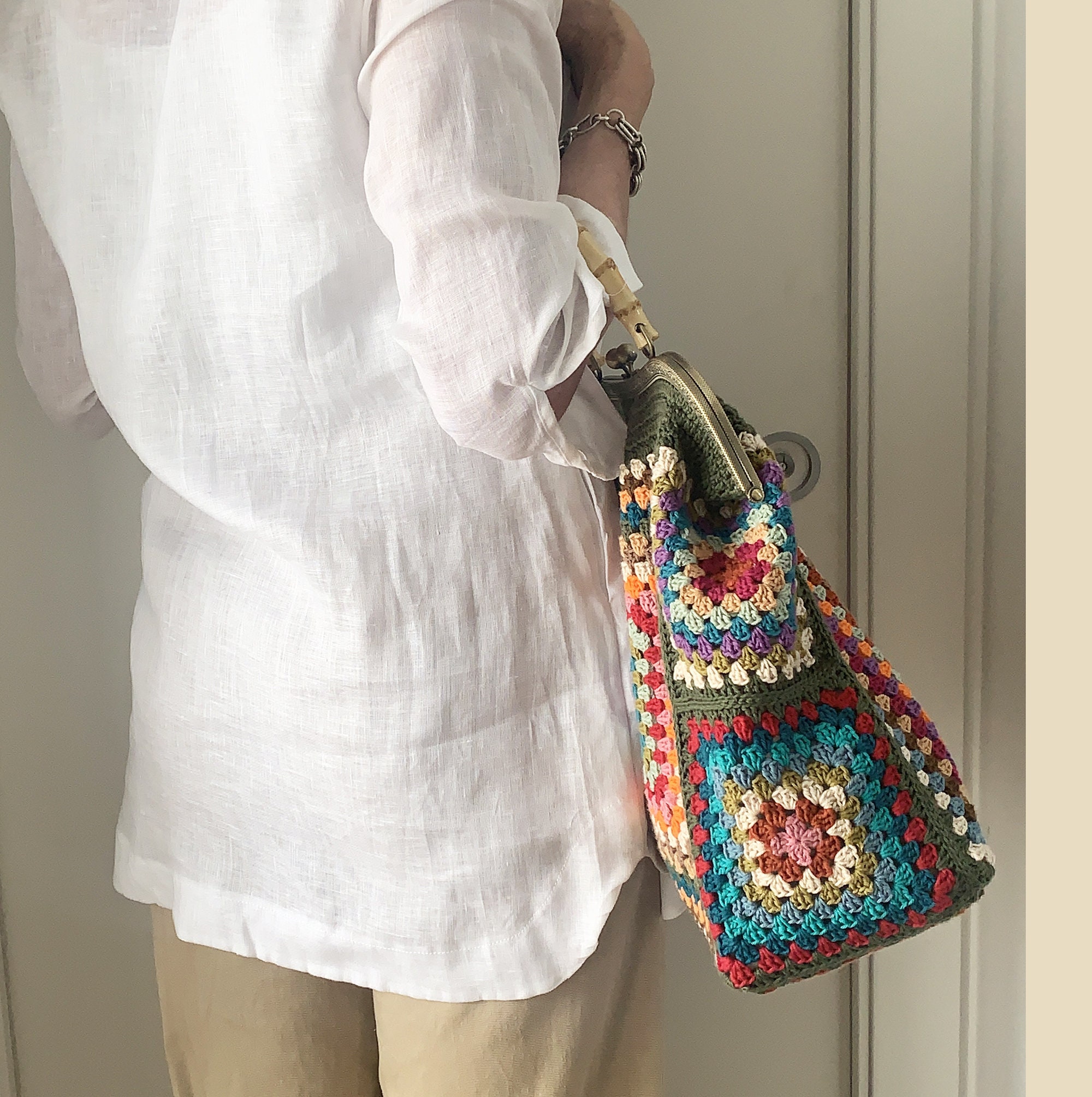 Granny Square Crochet Tote Bag Pattern: Bamboo Handle, Metal Frame