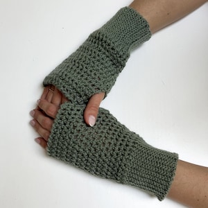 Crochet Fingerless Gloves Pattern: Easy DIY Women&#39;s Gloves (PDF)