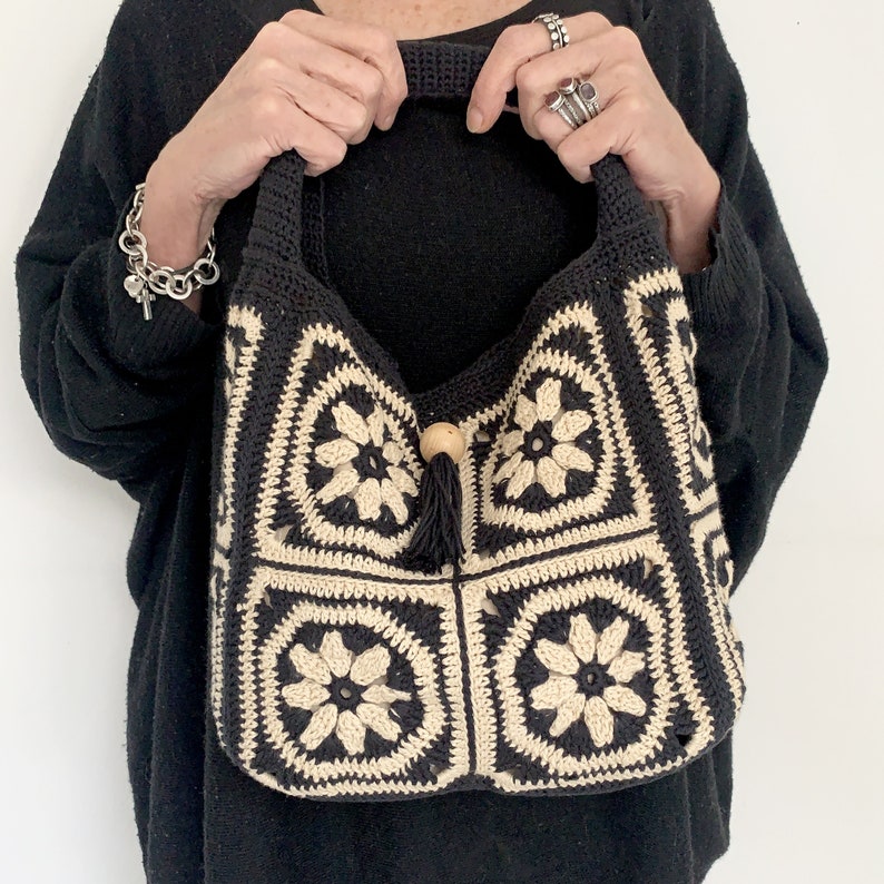 Cream & Black granny square tote bag, crochet bag pattern, instant download, crochet ideas, easy crochet pattern, DIY crochet bag image 2