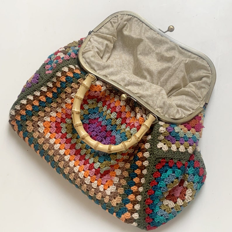 Grand sac fourre-tout grand-mère, sac carré grand-mère, comment faire son sac, modèle au crochet, sac au crochet, cadre en métal et poignée en bambou, téléchargement immédiat image 8