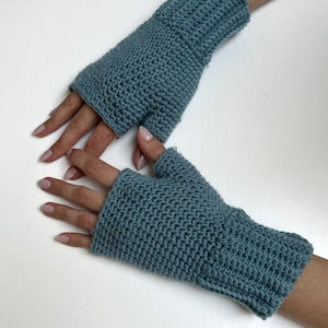 Easy Crochet Fingerless Gloves Pattern: Beginner DIY (PDF Pattern)
