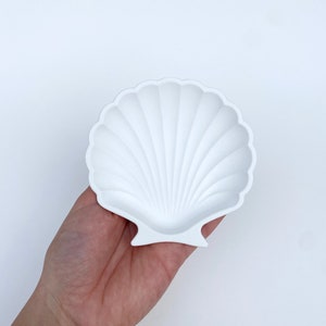 Seashell bowl / Modern jewelry storage / Seashell decoration / White / Handmade product / Gift idea
