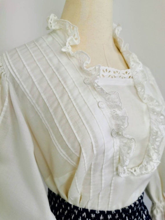 Vintage white Austrian blouse - image 6