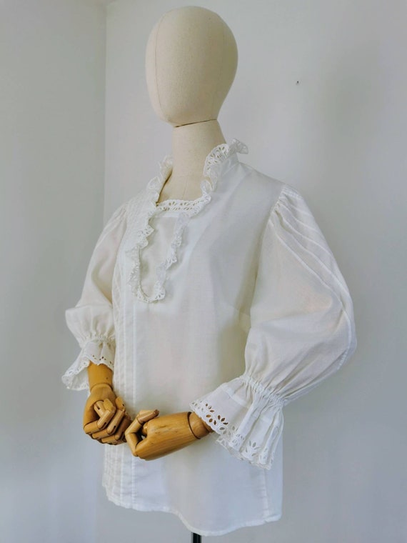 Vintage white Austrian blouse - image 4