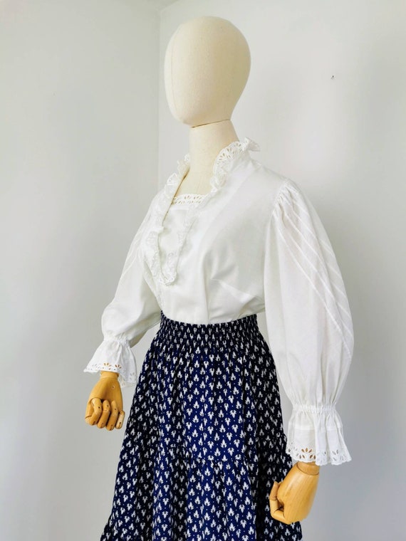 Vintage white Austrian blouse - image 3