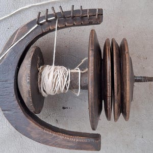 Antique wooden spinning wheel small Spool Flyer