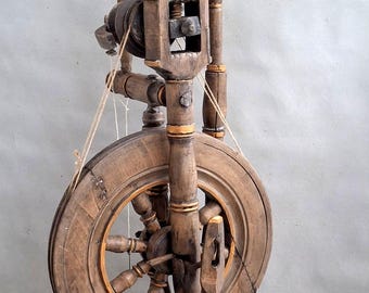 Old ANTIQUE Hand made Primitive Spinning Wheel / 1899