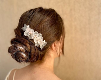 White Flower Wedding Head Comb, Rustic Bridal Hair Pin, Wedding Tiara, Bridal Hair Piece, Floral Pearl Hair Comb, Wedding Accessory