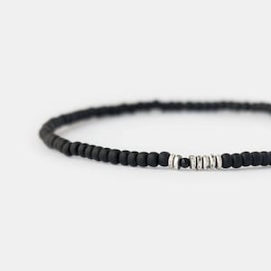 Bracciale da uomo con perline in onice nero, bracciale nero opaco per lui, bracciale con perline in argento ossidato da 3 mm, bracciale da uomo sottile elasticizzato, regalo da uomo